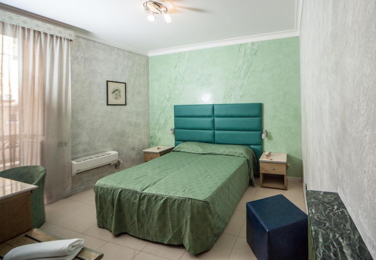 Hotel Cesare 14 Naples Extérieur photo